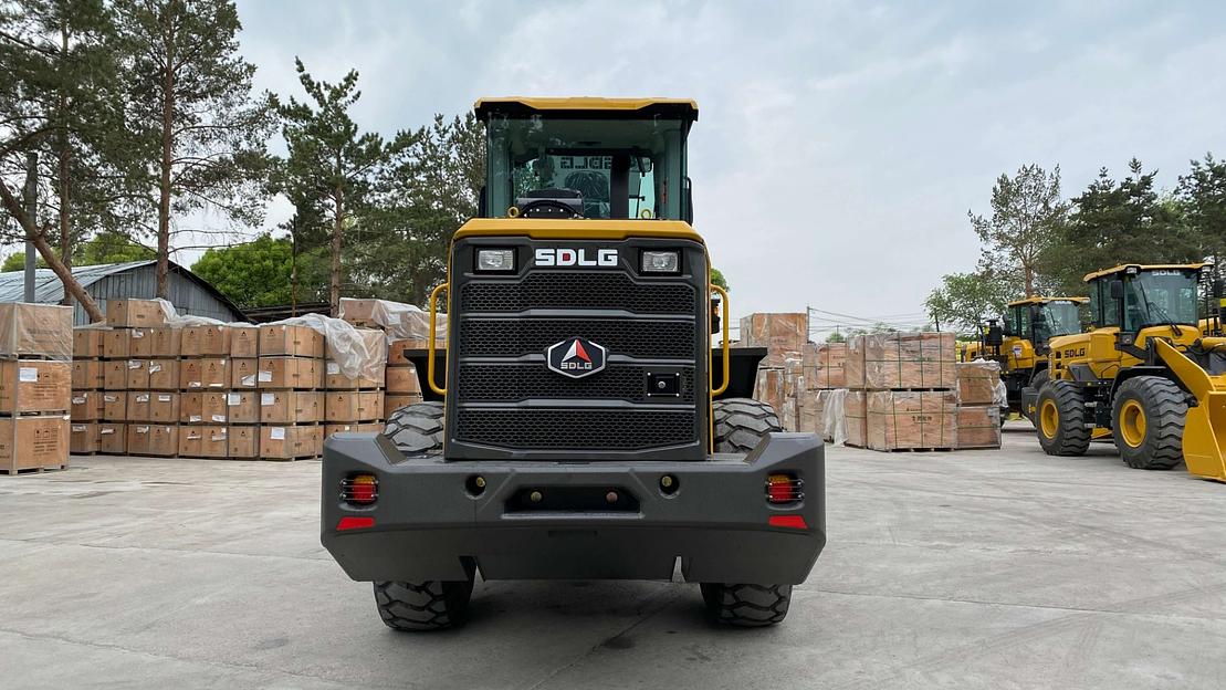 Фронтальный погрузчик L935H фото 8