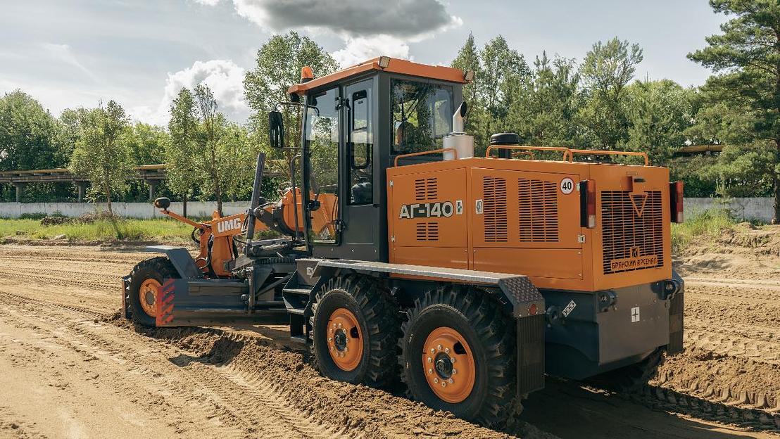 Автогрейдер UMG АГ-140 фото 7