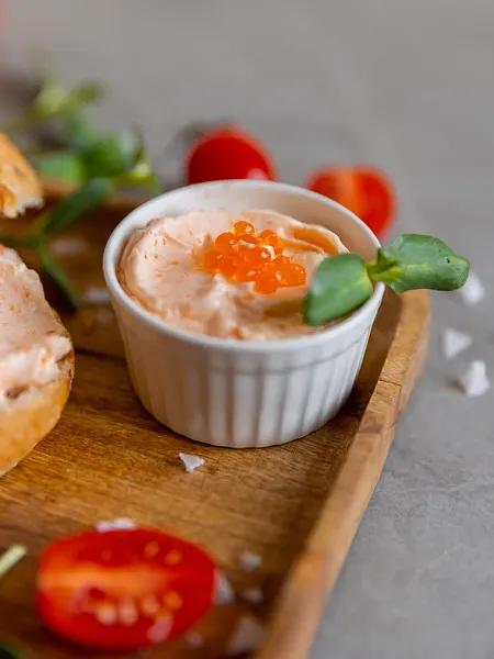 Масло-закуска икорно-лососевая, опт фото 1