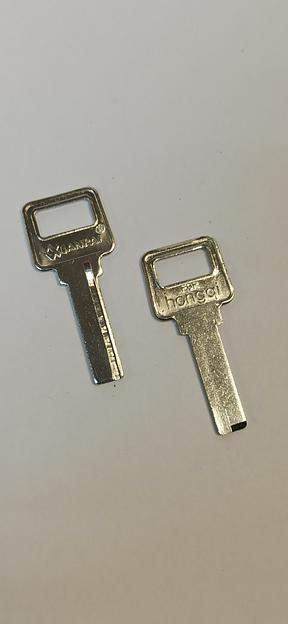 Заготовка ключа 1 паз 6,5*24 верт (прав) фото 1