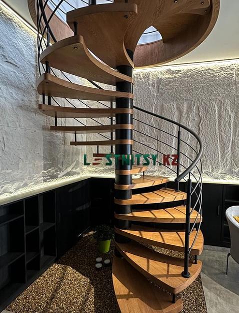 Лестница винтовая под заказ фото 1