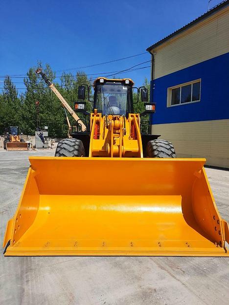 Фронтальный погрузчик Lonking CDM853 фото 3