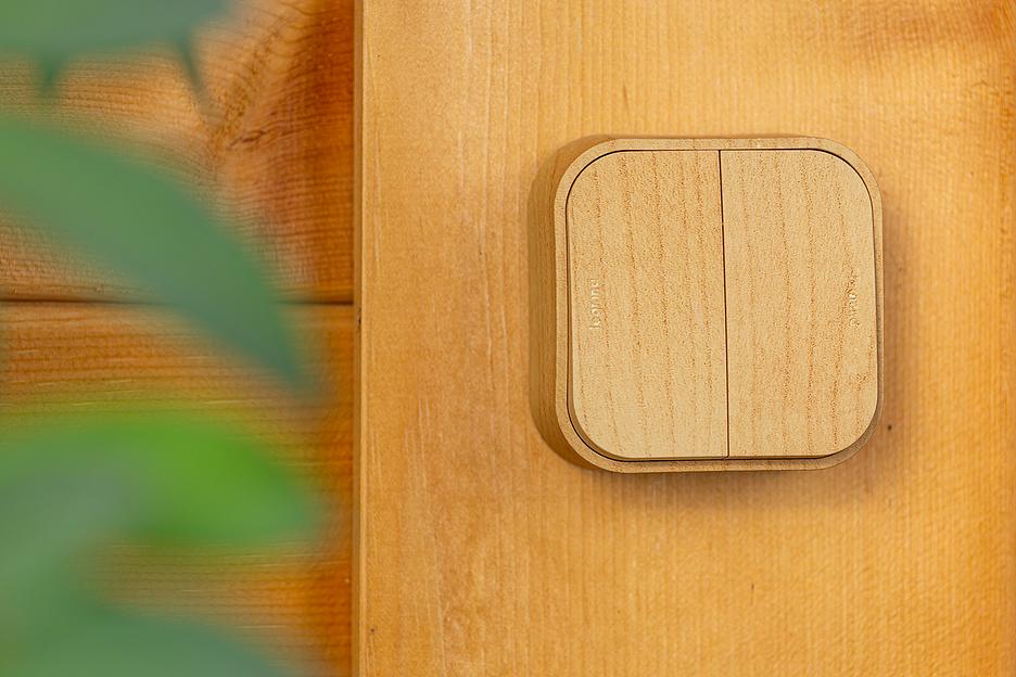 Legrand 782262 Выключатель 10A двухклавишный Quteo (Дерево) фото 2