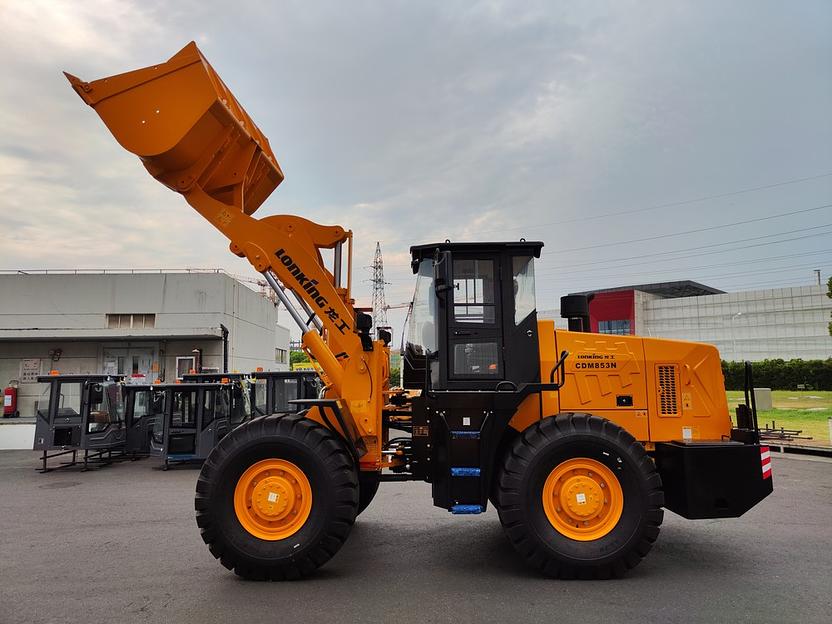 Фронтальный погрузчик «Lonking CDM853N» фото 2