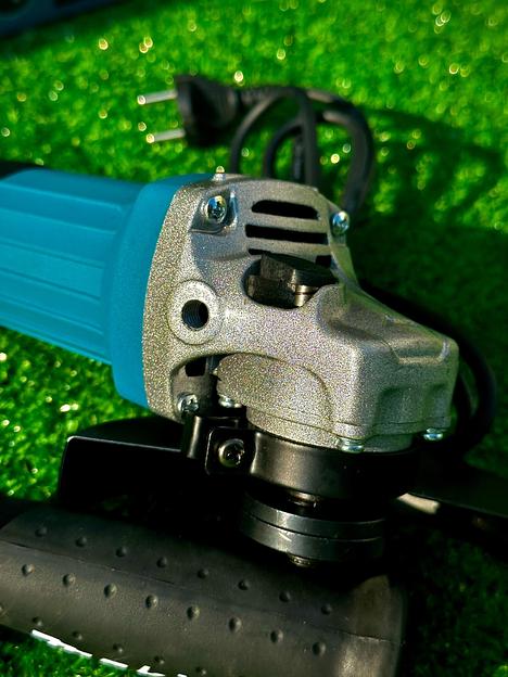 Шлифовальная машина-болгарка Makita GA5030 фото 3