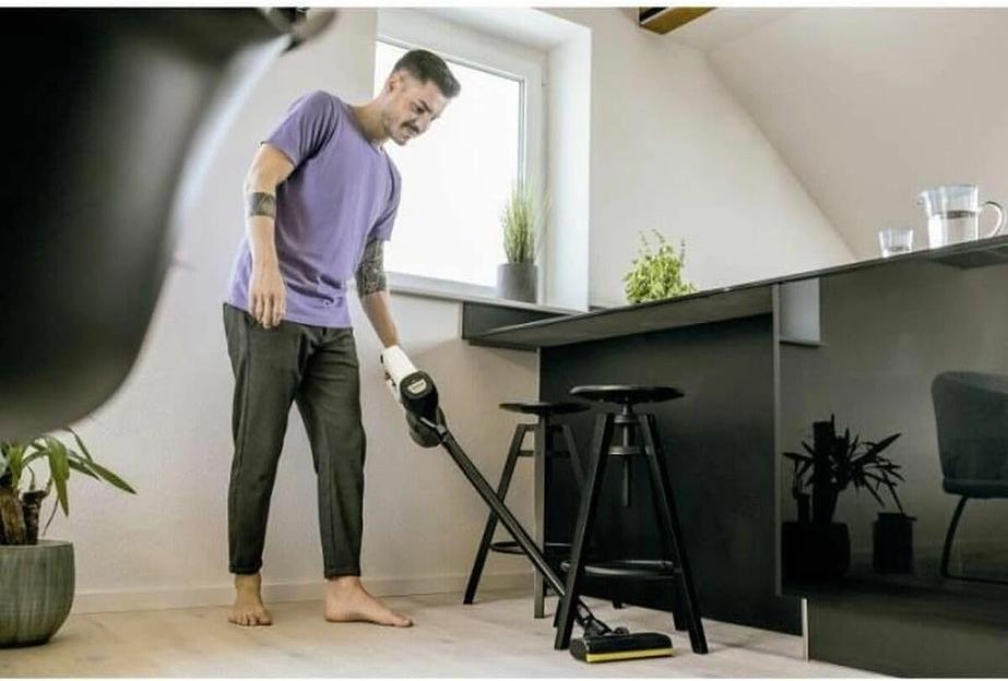 Пылесос ручной Karcher VC 4 Cordless myHome Pet 140Вт черный/белый фото 3