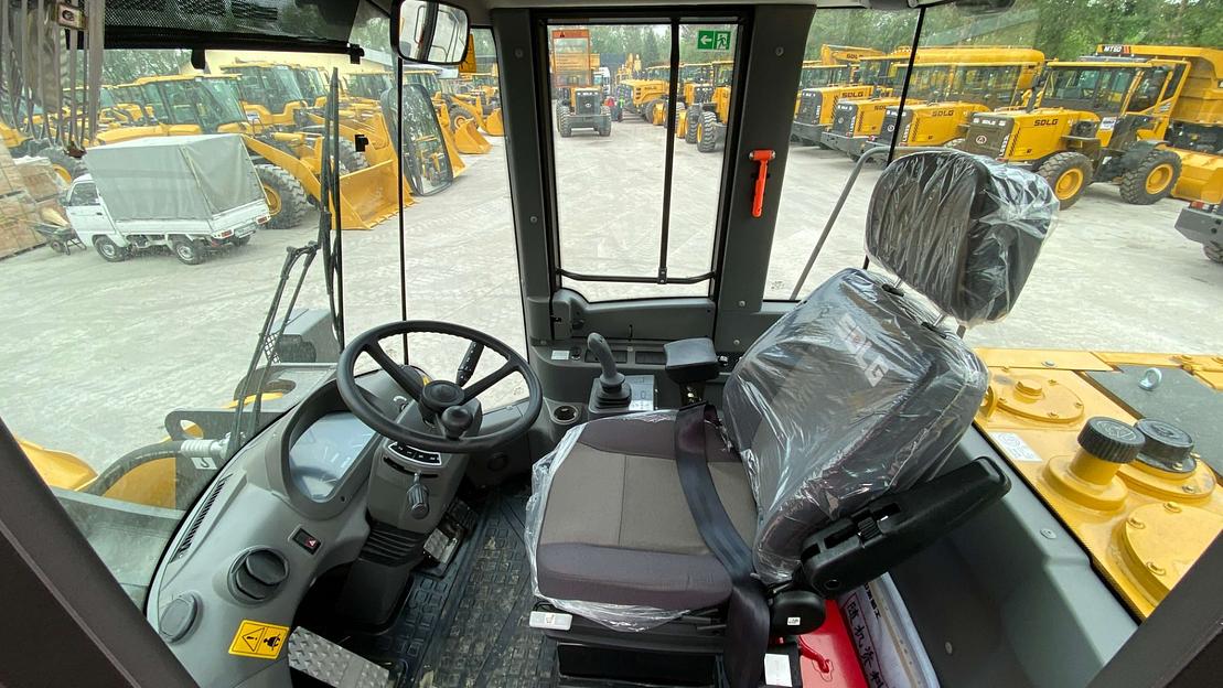 Фронтальный погрузчик L956FH фото 9