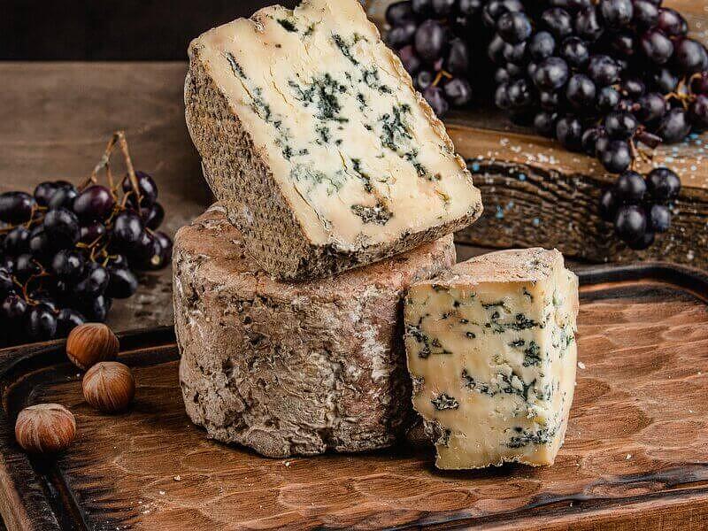 Сыр с голубой плесенью «Стилтон Пиканте» ОПТ фото 1