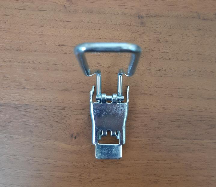 Крючок 13см двойной на перфорацию на клипсе хром б/у фото 1