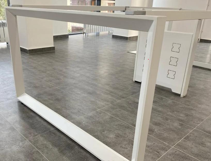 Стол менеджера (бенч-системы) на 4 человека с разделительным экраном, под заказ. фото 3