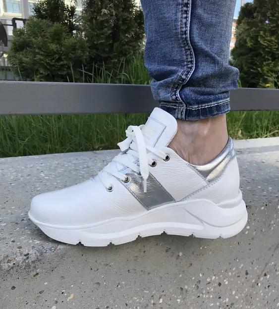 Кроссовки кожаные BuzShoes белые серебристые вставки ОПТ фото 1
