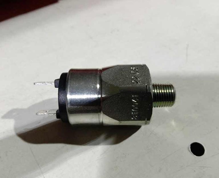 Датчик давления масла TD226/WP6G LG936 LG952 LG956 4130000412 фото 1