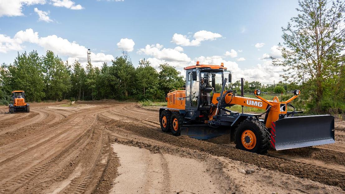 Автогрейдер UMG АГ-140 фото 4