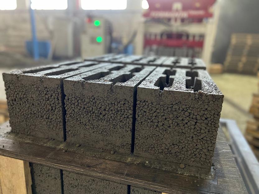 Керамзитоблок четырехщелевой М-50 390×190×188, 72 шт/м³ (1200 кг/м³) опт фото 1