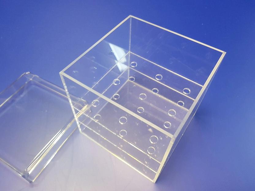 Короб для цветов из оргстекла (маленький). фото 3