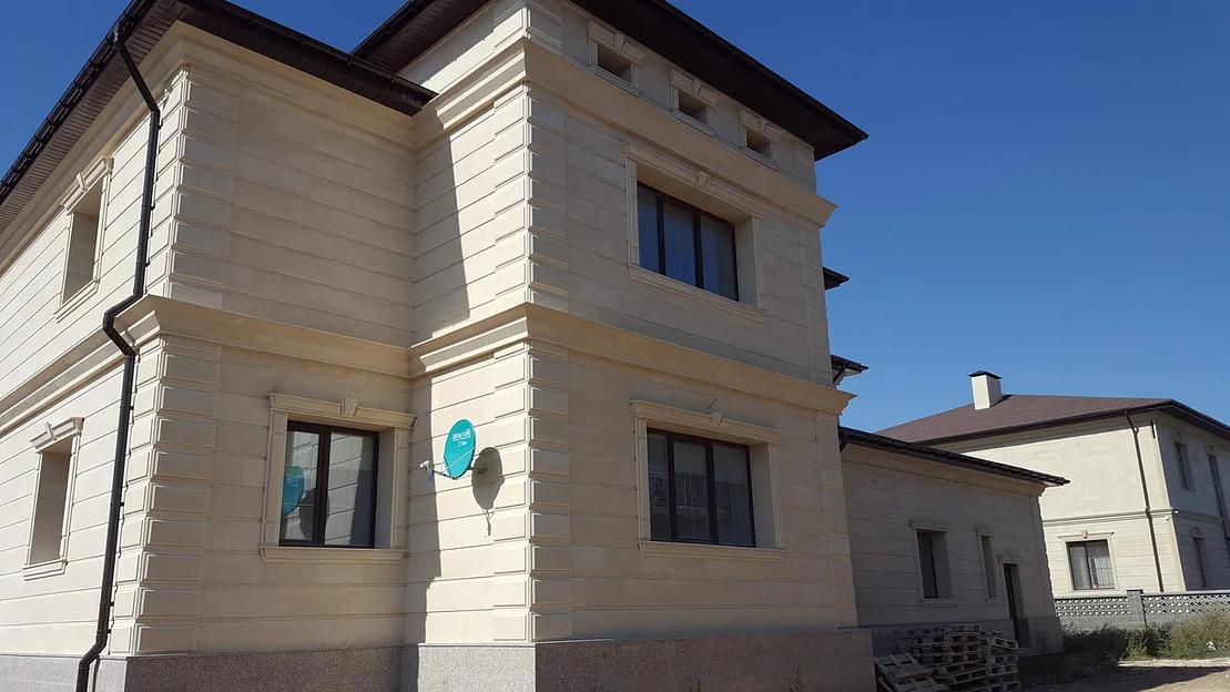 Монтаж фасадов из лаймстоуна фото 4