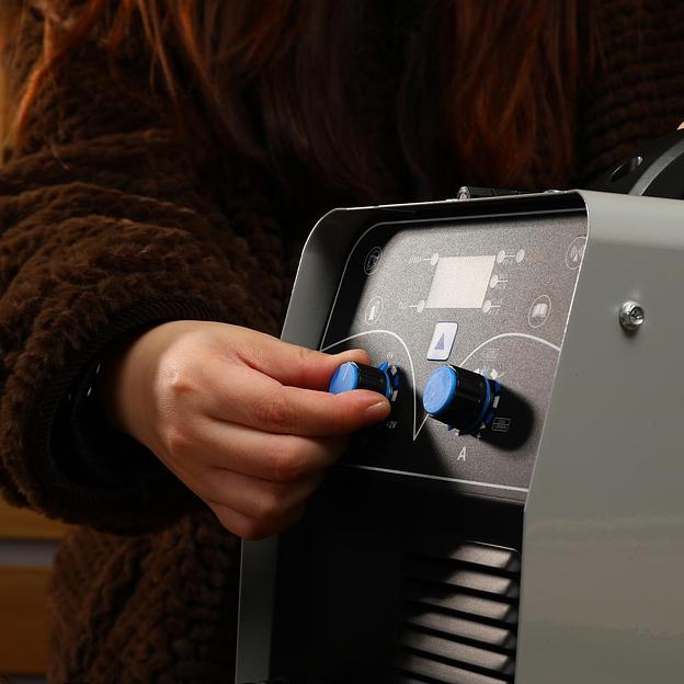 Сварочный полуавтомат Deko DKWM250A MIG-MAG/ММА 7кВт фото 7