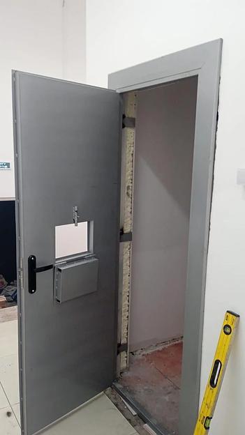 Изготовление металлических дверей толщиной от 1,3 мм до 10 мм с заливкой бетоном полотна (сейфовая) фото 6