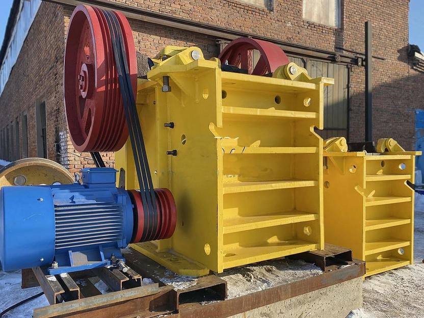 Дробилка щековая с приводом СМД-110 А-Р в сборе 1049100000 фото 1