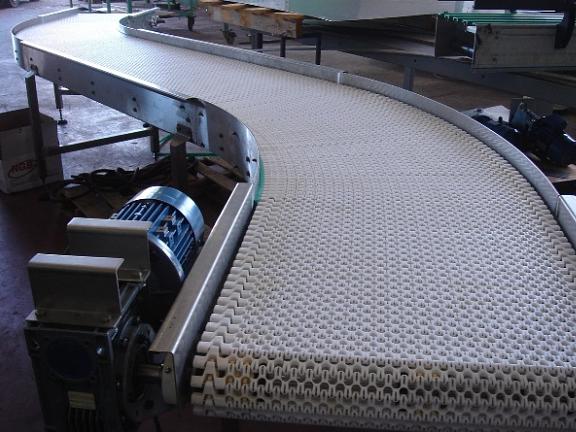 Поворотный радиусный ленточный конвейер с модульной лентой фото 1