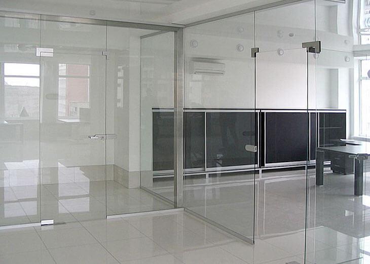 Маятниковая дверь с фрамугой фото 2