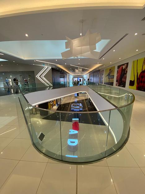 Цельностеклянные перильные ограждения (триплекс) с установкой фото 1