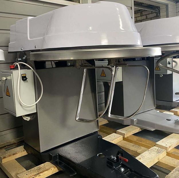 Тестомесильная машина «Деметра» 140 литров с 2 месильными органами-рамками фото 1