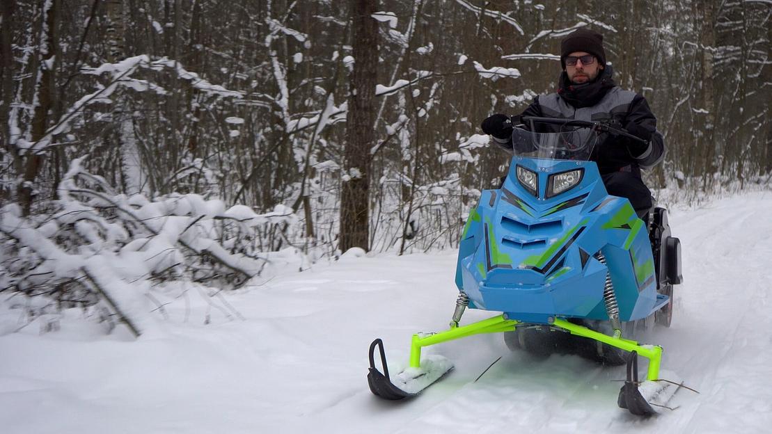 Снегоход Next 380 мощностью: 9 л.с., габариты: 2180*1100*1050 мм., Подвеска: катковая. фото 5