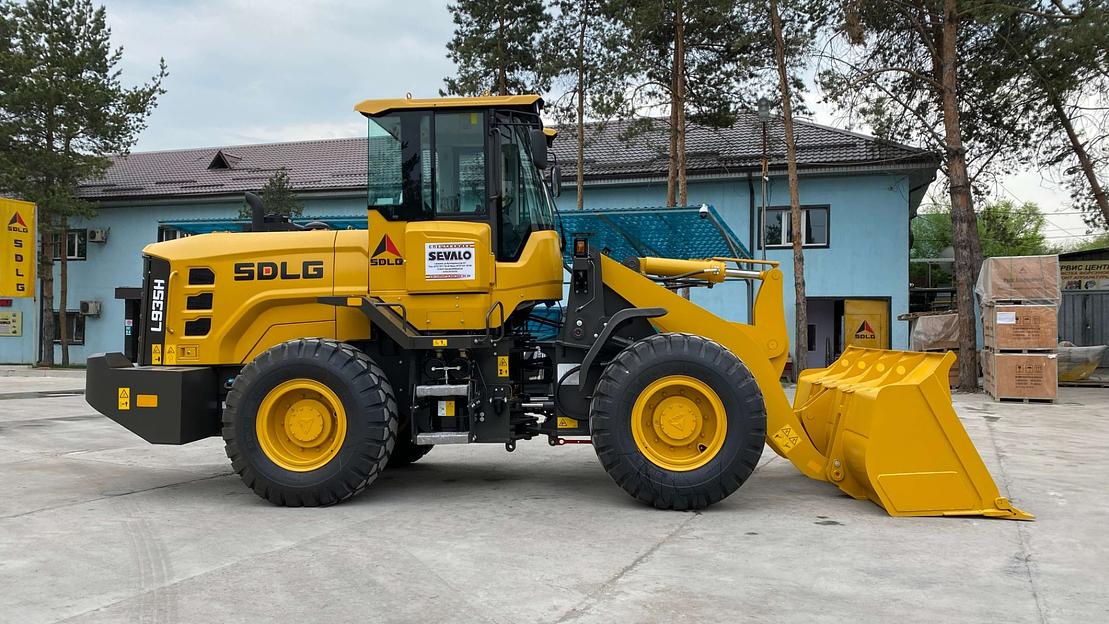 Фронтальный погрузчик L935H фото 3