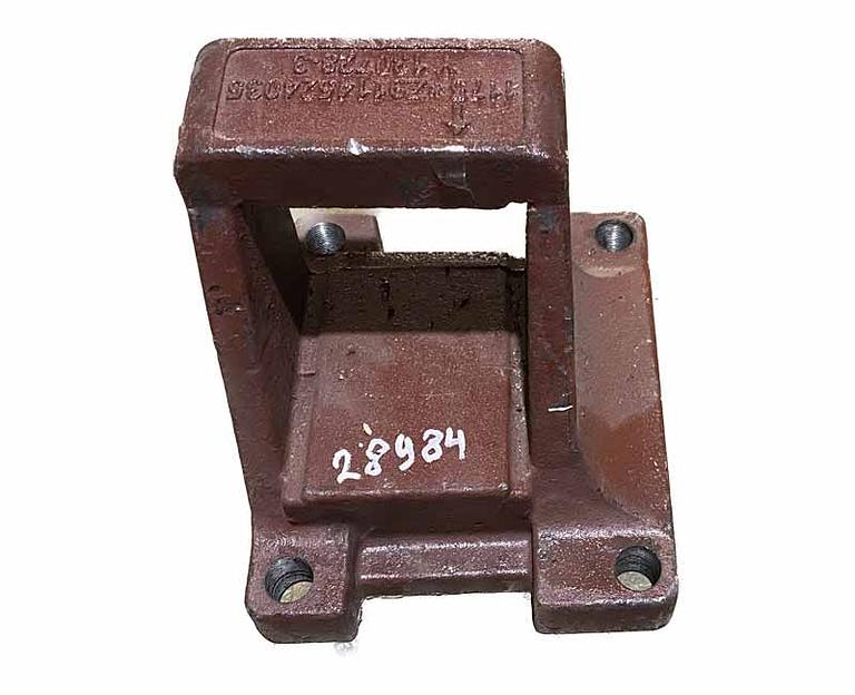 Кронштейн задней рессоры передний левый/задний правый SHAANXI DZ9114524035 фото 1