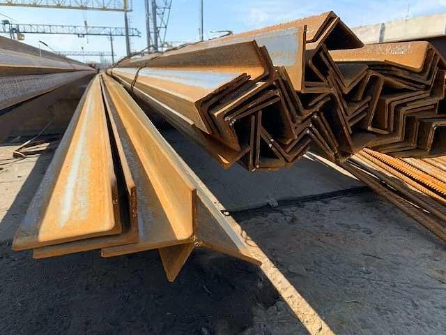 Уголок стальной неравнополочный фото 1