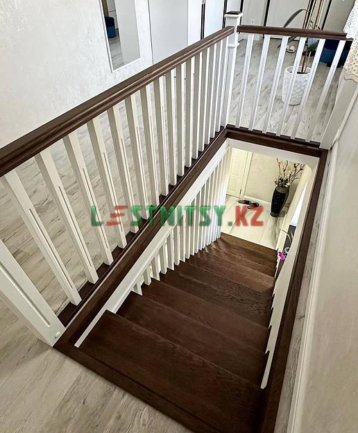 Лестница с ограждением до потолка под заказ фото 3