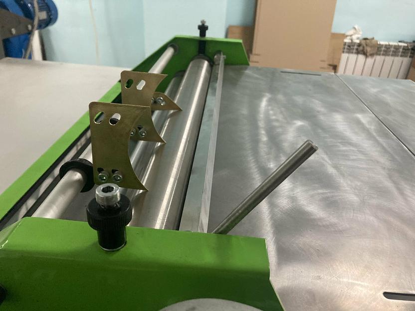 Универсальная клеемазательная машина с нагревом 720 мм Hateco под заказ фото 5