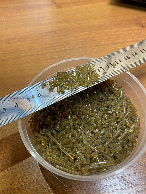 Гранулы полистирола 585 общего назначения коричневые фото 1