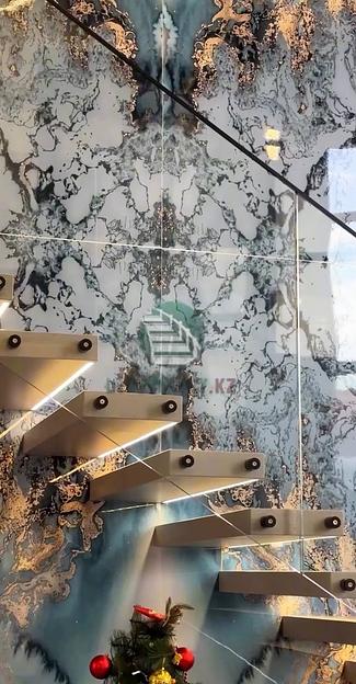 Лестница поворотная консольная с ограждением из стекла под заказ фото 10