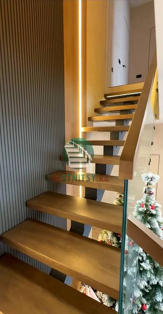 Лестница с металлическим каркасом на монокосоуре под заказ фото 5