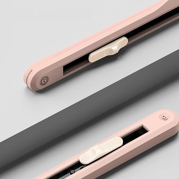 Нож канцелярский Deli ENS063 Nusign шир.лез.9мм выдвижное лезвие фиксатор усиленный сталь розовый фото 3