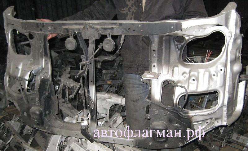 Бампер Toyota Touring Hiace фото 1