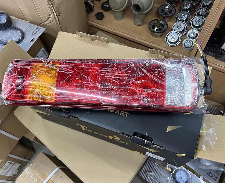 Фонарь задний левый HOWO T5G/SITRAK WG9719810011 TiggerPart фото 1