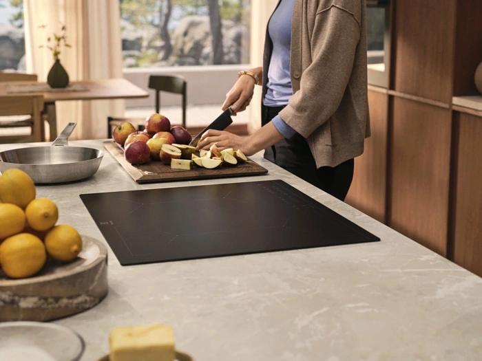 Индукционная варочная поверхность Electrolux EIT60433CT черный фото 8