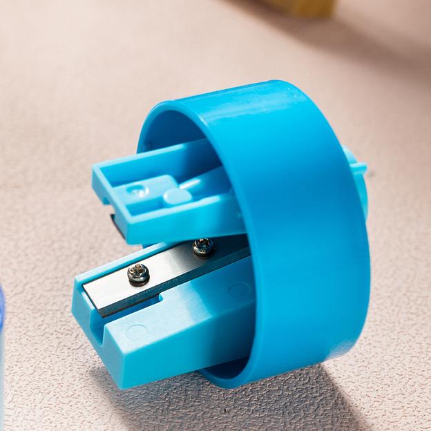 Точилка для карандашей ручная Deli EH558 1 отверстие пластик ассорти фото 3