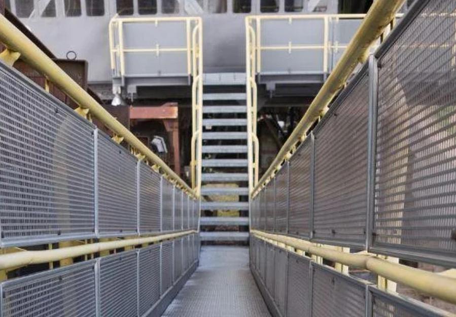 Изготовление и монтаж металлических лестниц фото 4