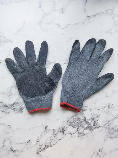 Перчатки серые «Латексный облив черный» фото 1