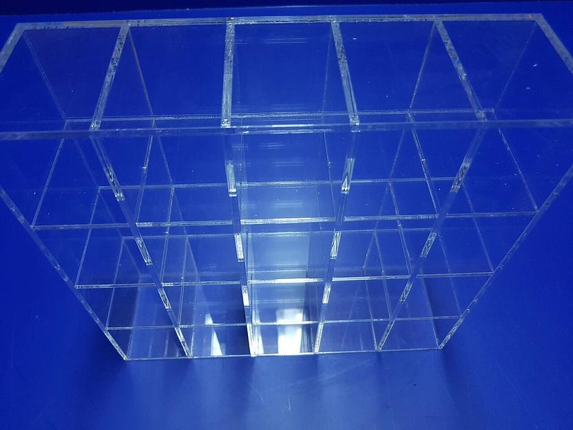 Короб из оргстекла 20 ячеек. фото 2