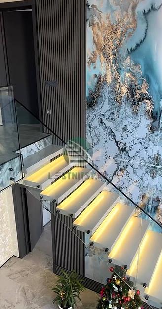 Лестница поворотная консольная с ограждением из стекла под заказ фото 7