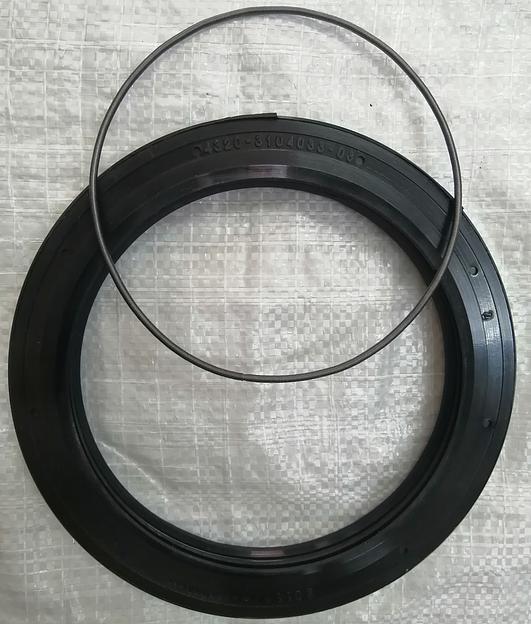 4320-3104033-03 Манжета ступицы н. о. с пружиной опт фото 1