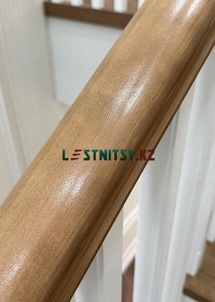 Лестница двухмаршевая с деревянным ограждением под заказ фото 10