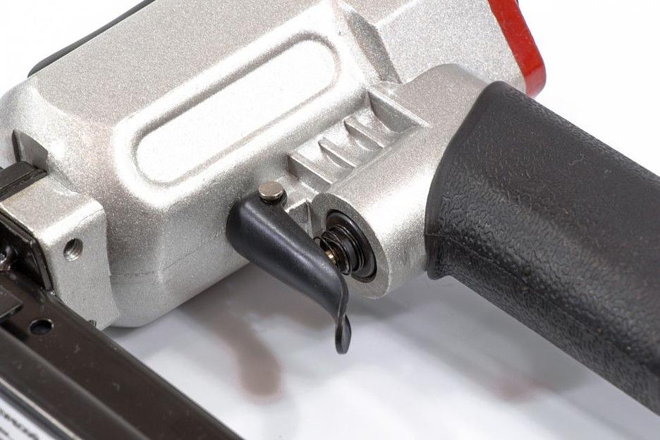 Степлер пневматический MATRIX 57420 для прямоугольных скоб от 10 до 22мм фото 3