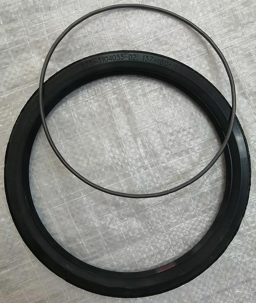 375-3104033 Манжета ступицы 1.2-137х160 с пружиной опт фото 1