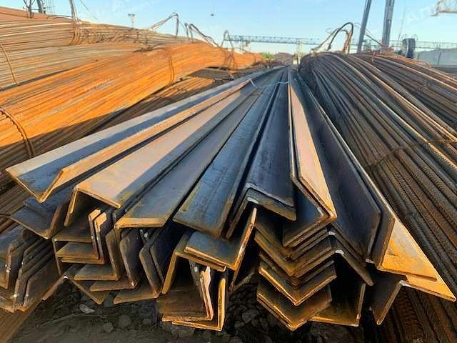 Уголок стальной равнополочный фото 6